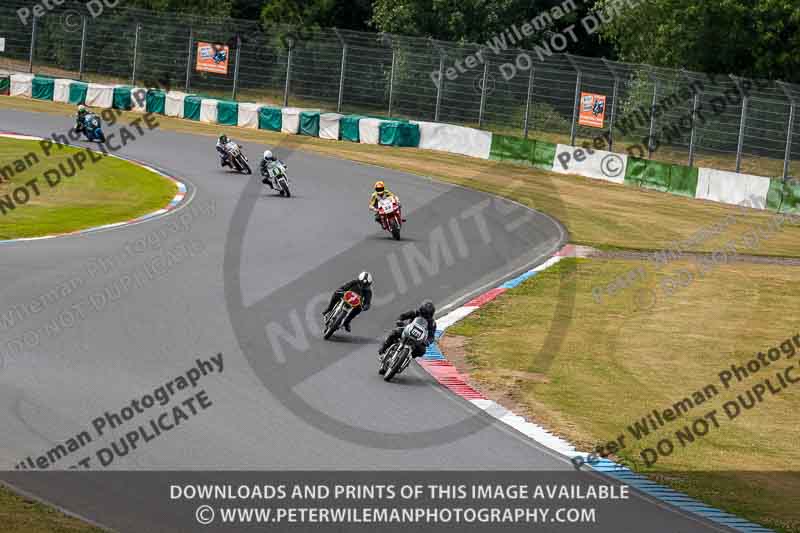 Vintage motorcycle club;eventdigitalimages;mallory park;mallory park trackday photographs;no limits trackdays;peter wileman photography;trackday digital images;trackday photos;vmcc festival 1000 bikes photographs